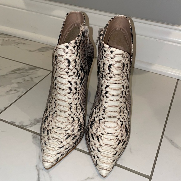 Steve Madden Snakeskin booties - Picture 2 of 4